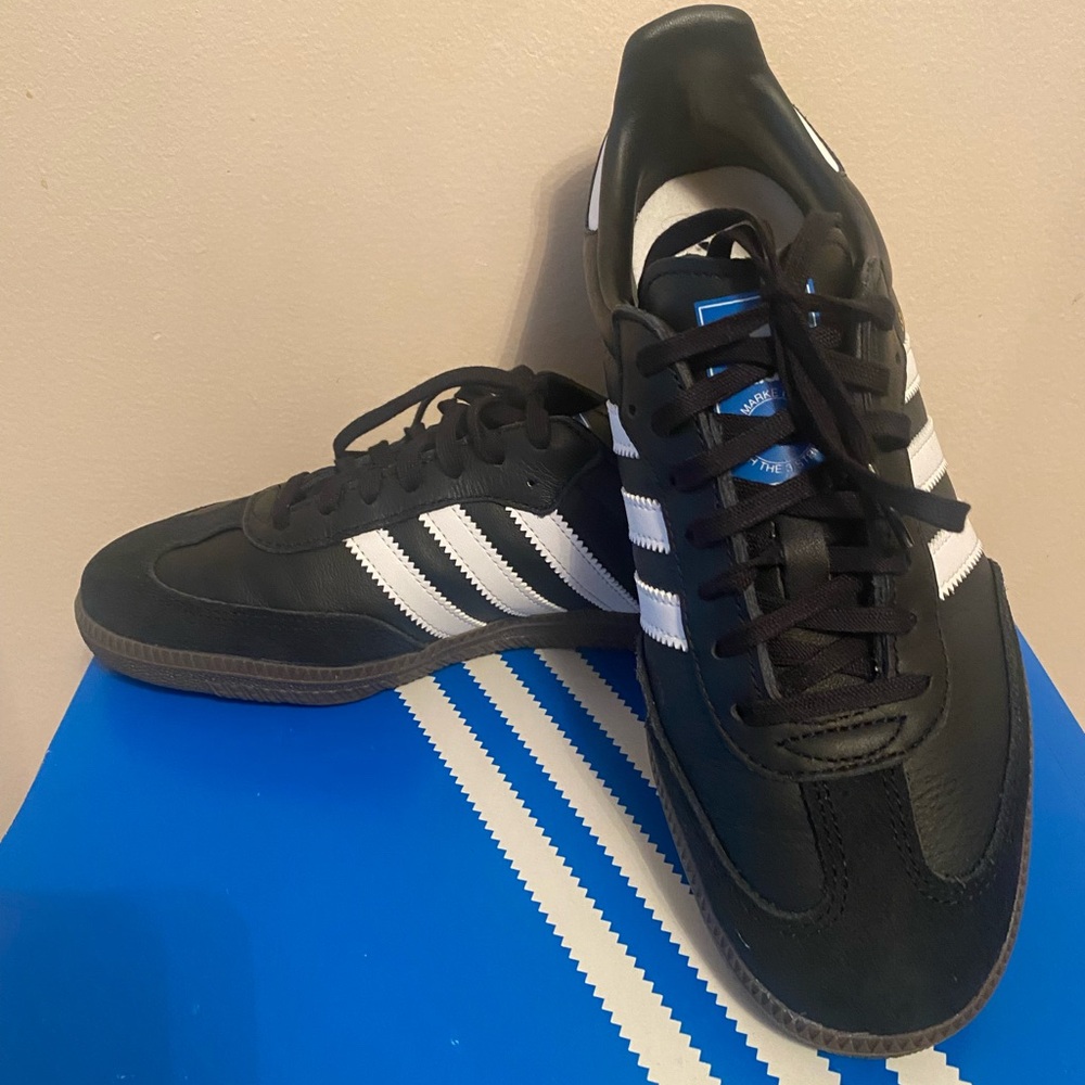Addidas youth Samba OG worn once. Kids 6.5